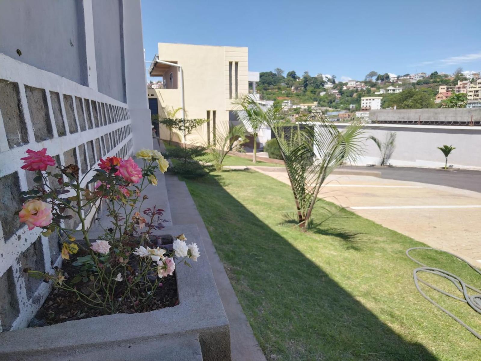 Milestone City Appartements - Avec Restaurant - Sans Coupure D'Electricite - Vues Imprenables Antananarivo Esterno foto
