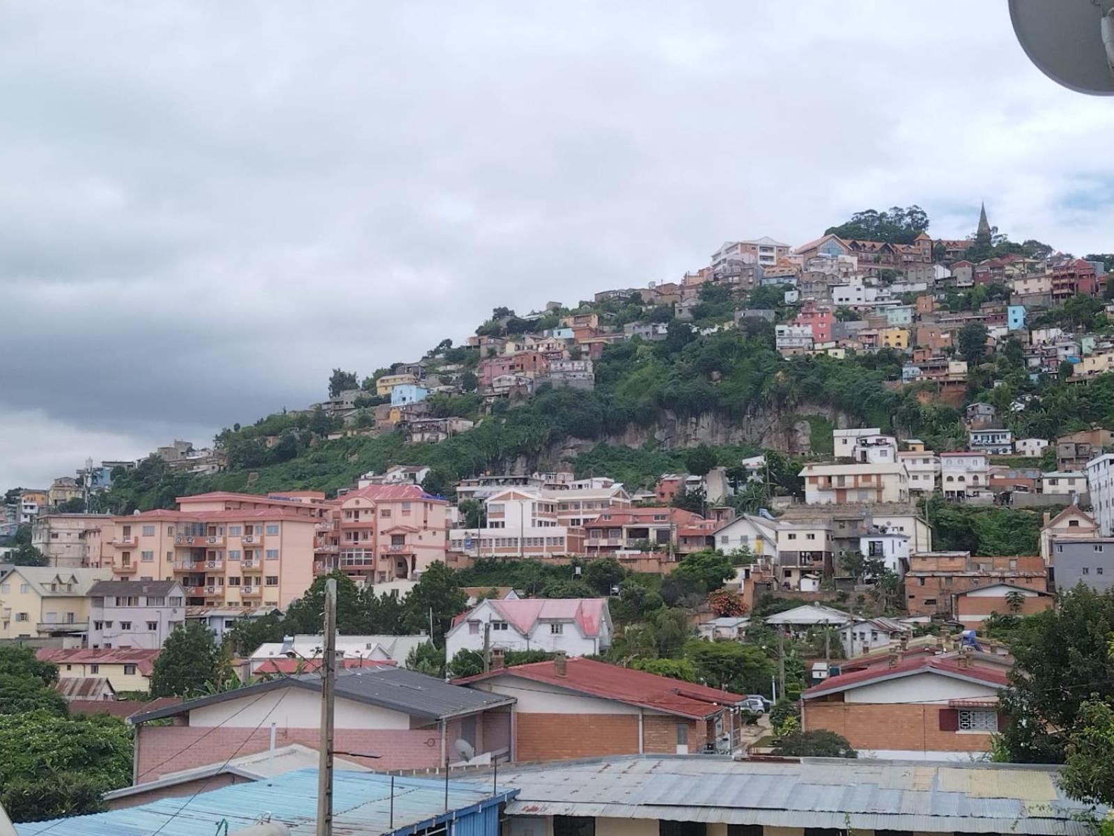 Milestone City Appartements - Avec Restaurant - Sans Coupure D'Electricite - Vues Imprenables Antananarivo Esterno foto